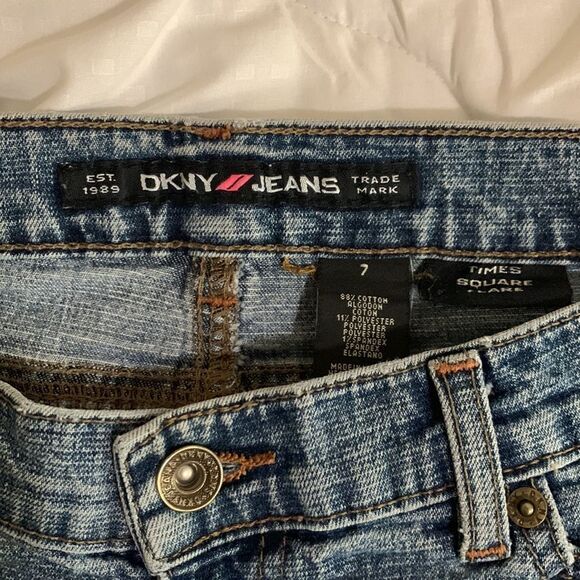 DKNY Bootcut Blue Jeans. Size 7 - Picture 10 of 11